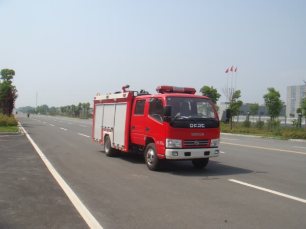 东风2吨水罐消防车